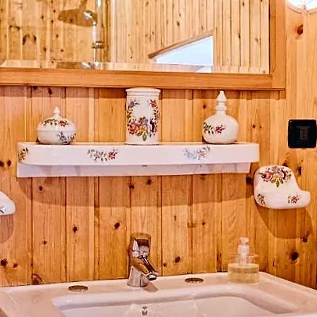La Crestolina Bed & Breakfast 3*
